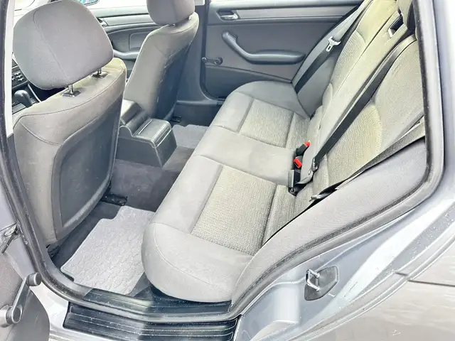 BMW 3 Series view 12