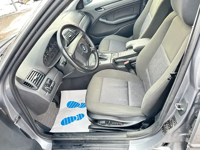 BMW 3 Series view 10