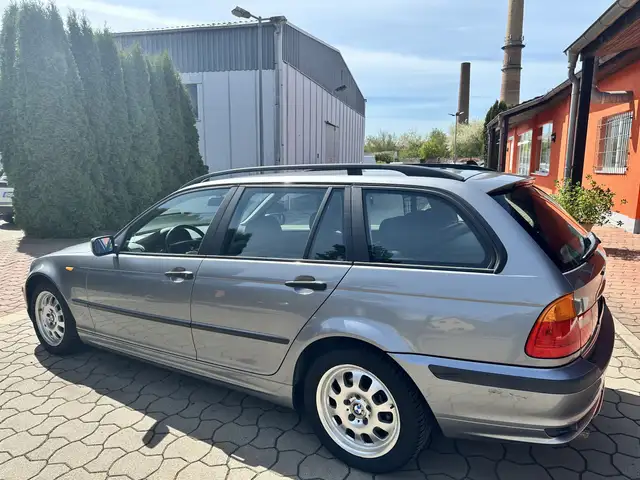 BMW 3 Series view 6