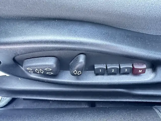 BMW 3 Series view 14