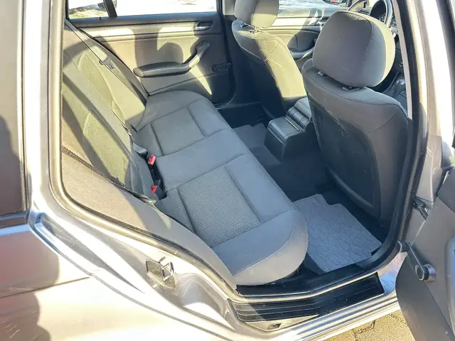 BMW 3 Series view 13