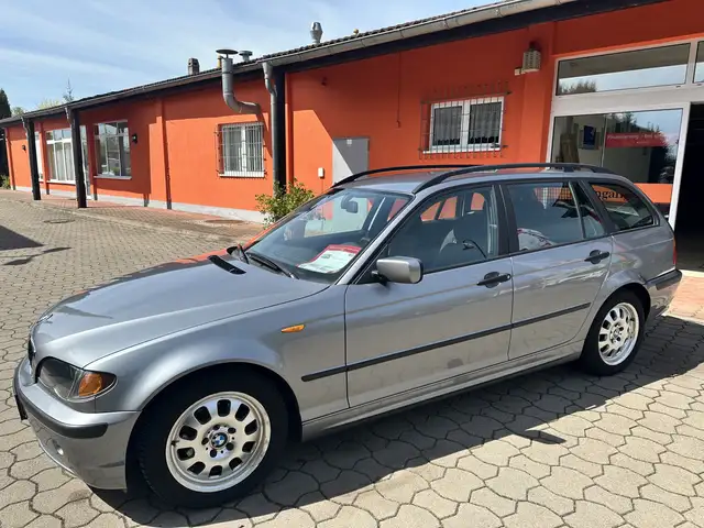 BMW 3 Series view 3
