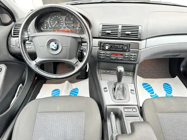 BMW 3 Series view 8
