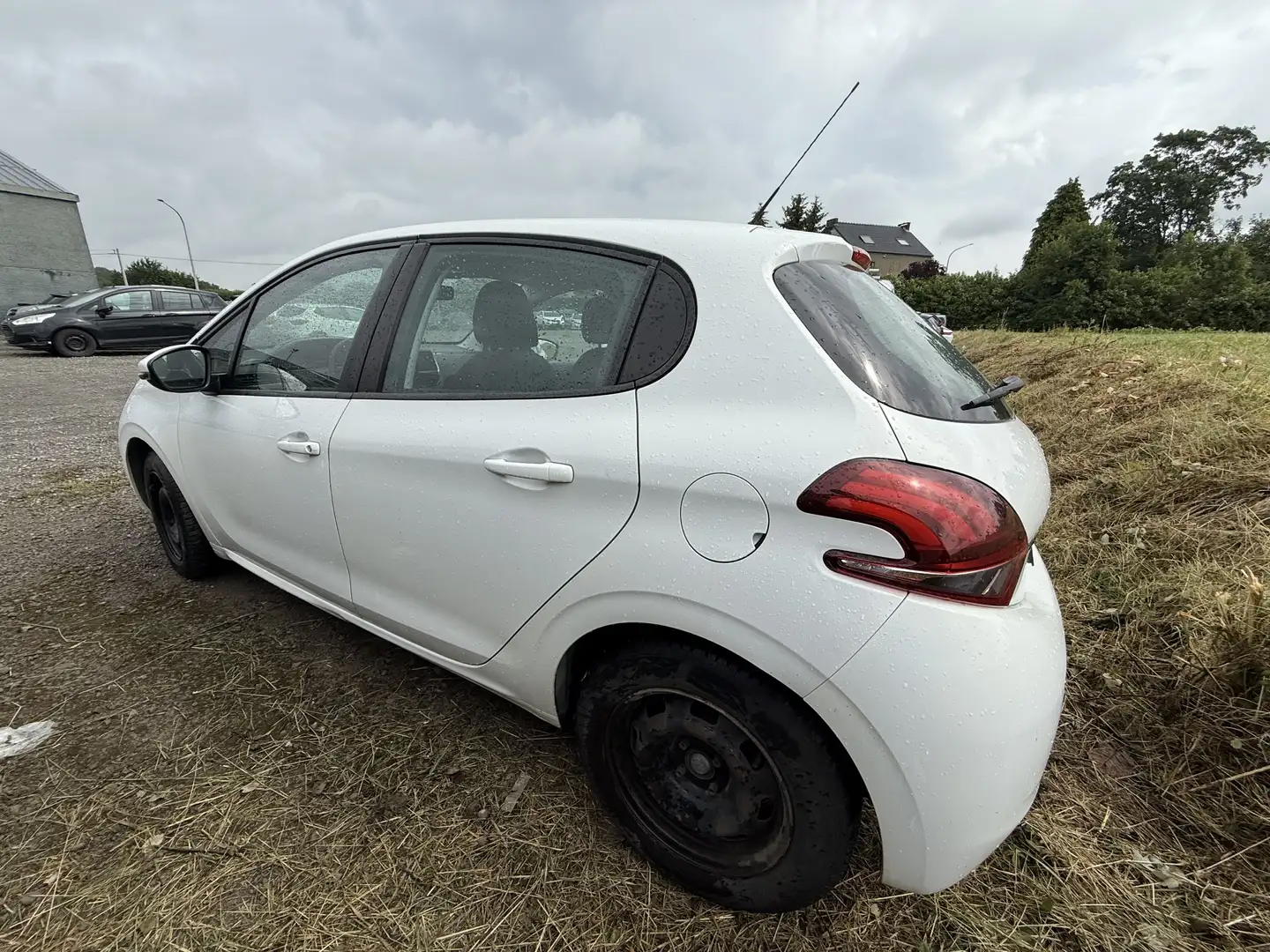 Peugeot 208 1.6 BlueHDi Active demmare et se. coupe - 1