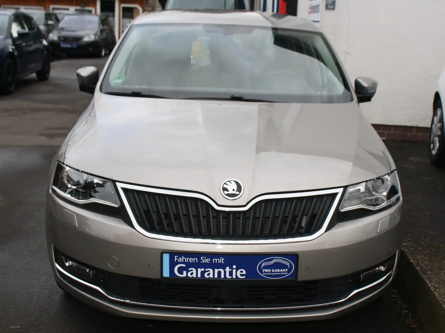 Skoda Rapid/Spaceback 1.0 TSI Clever KLIMA PDC SITZHEIZUNG XENON Beige - 1