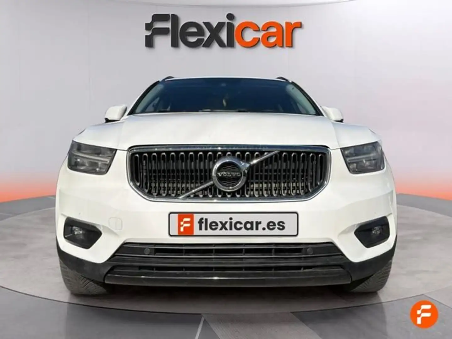 Volvo XC40 T3 Momentum Pro Aut. Blanc - 2
