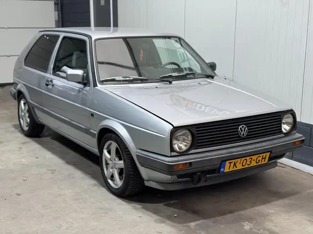 Volkswagen Golf view 3