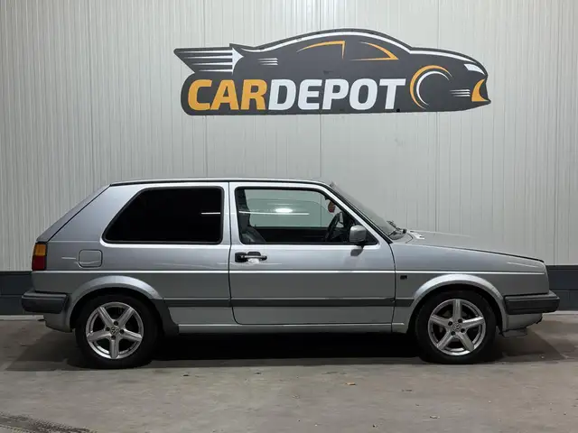 Volkswagen Golf view 4