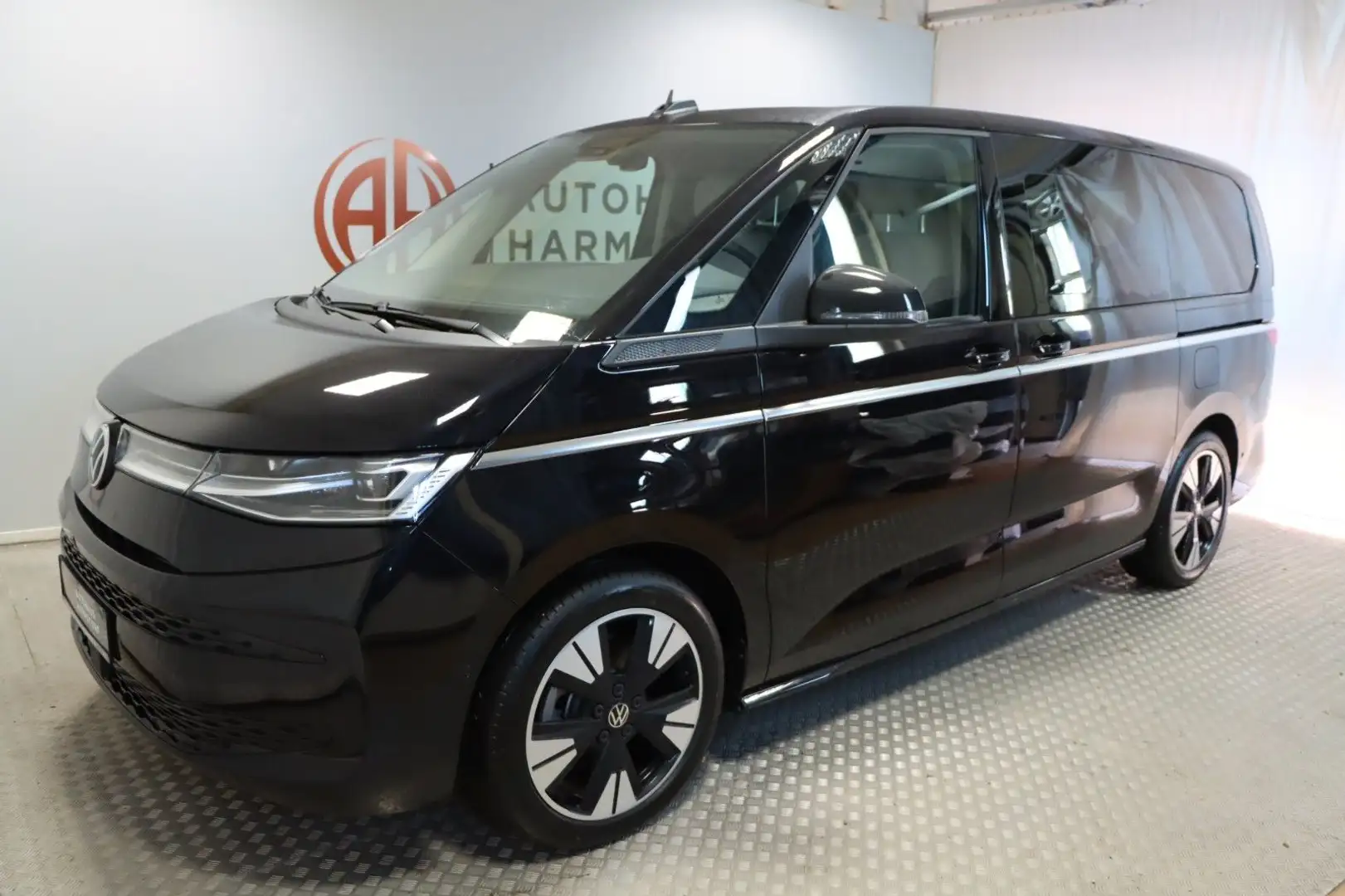 Volkswagen T7 Multivan 2.0 DSG  lang AHK Pano StHz 19 Zo. Siyah - 2
