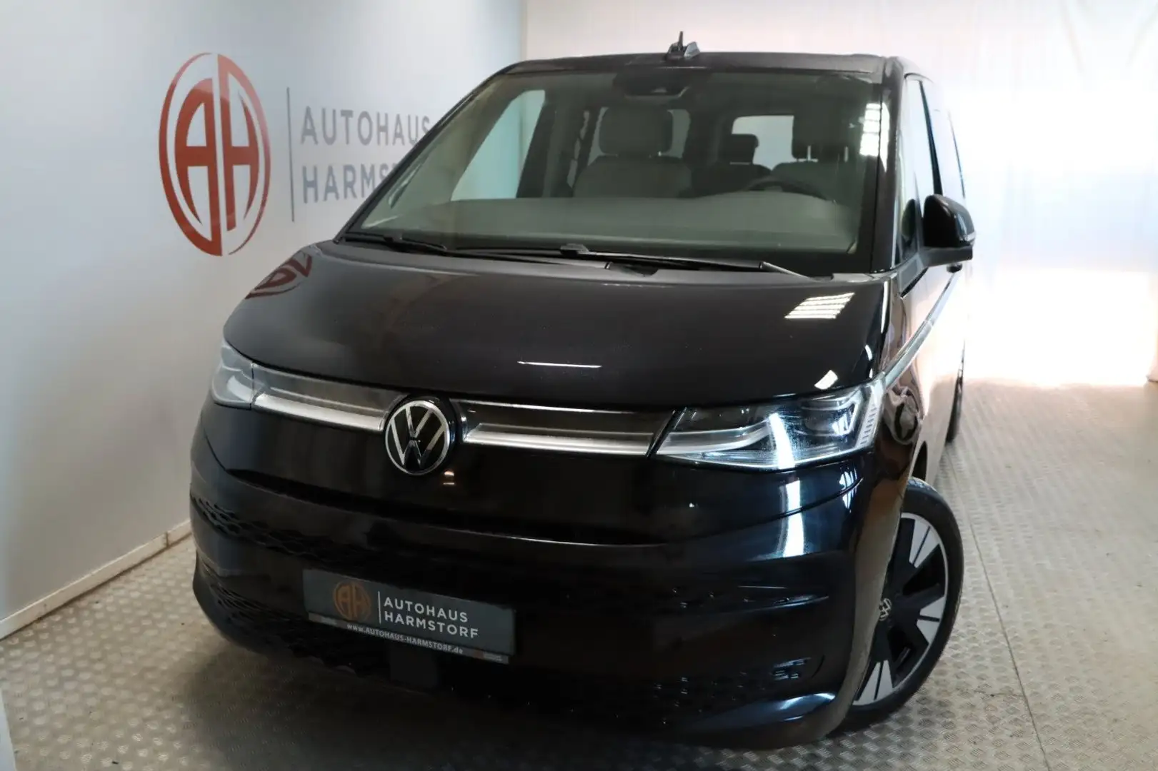 Volkswagen T7 Multivan 2.0 DSG  lang AHK Pano StHz 19 Zo. Siyah - 1