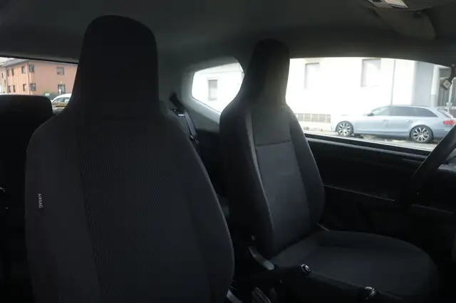 Volkswagen up! view 6