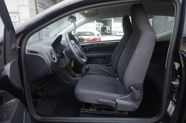Volkswagen up! view 17