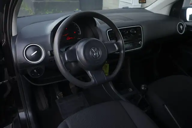 Volkswagen up! view 14