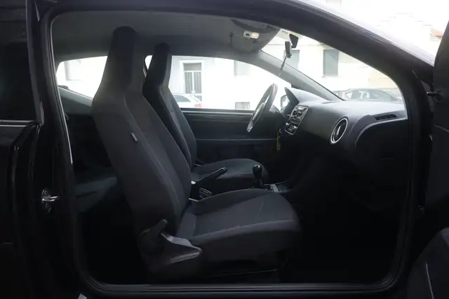 Volkswagen up! view 10