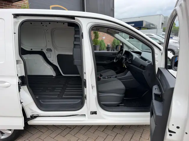 Volkswagen Caddy view 3