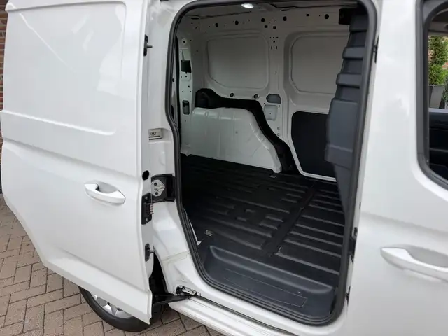 Volkswagen Caddy view 4