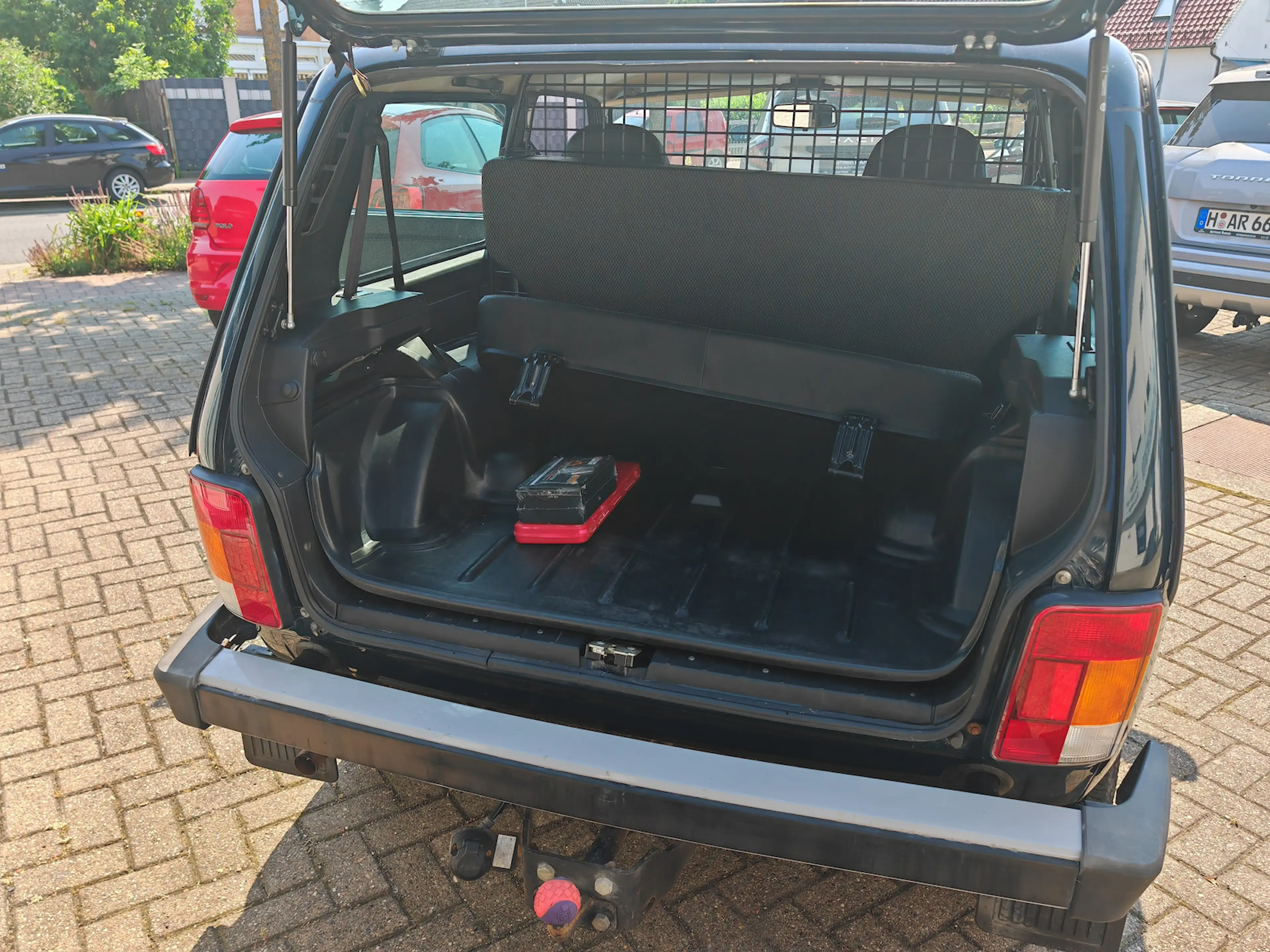 Lada Niva Taiga 4x4 — photo 8