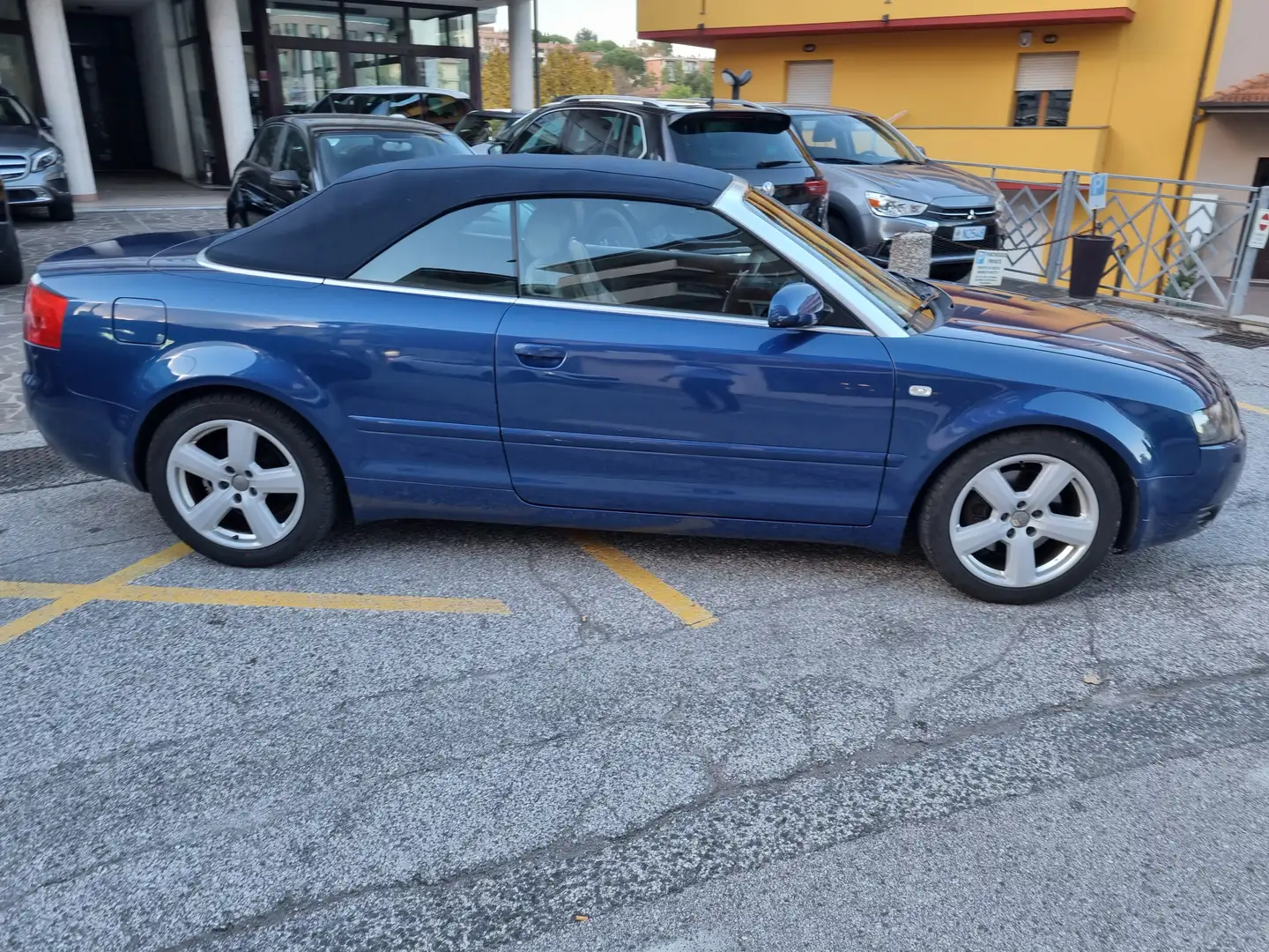 Audi A4 A4 Cabrio 2.4 V6 manuale Blu/Azzurro - 1