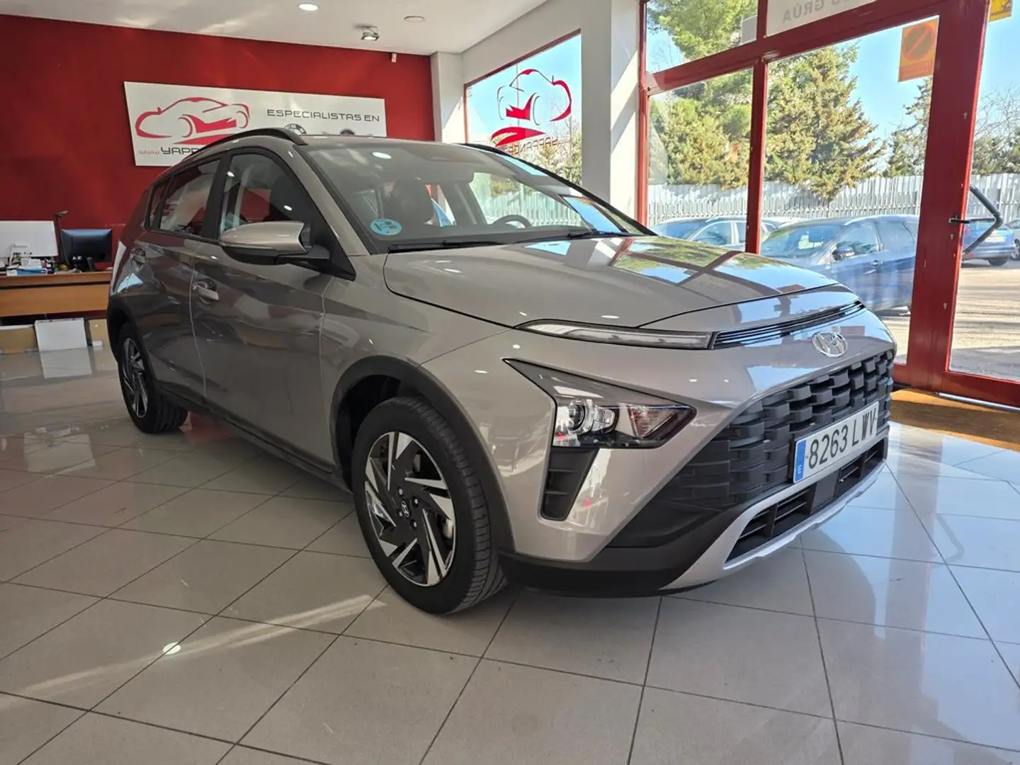 Hyundai BAYON 1.0 TGDI Maxx Gris - 1