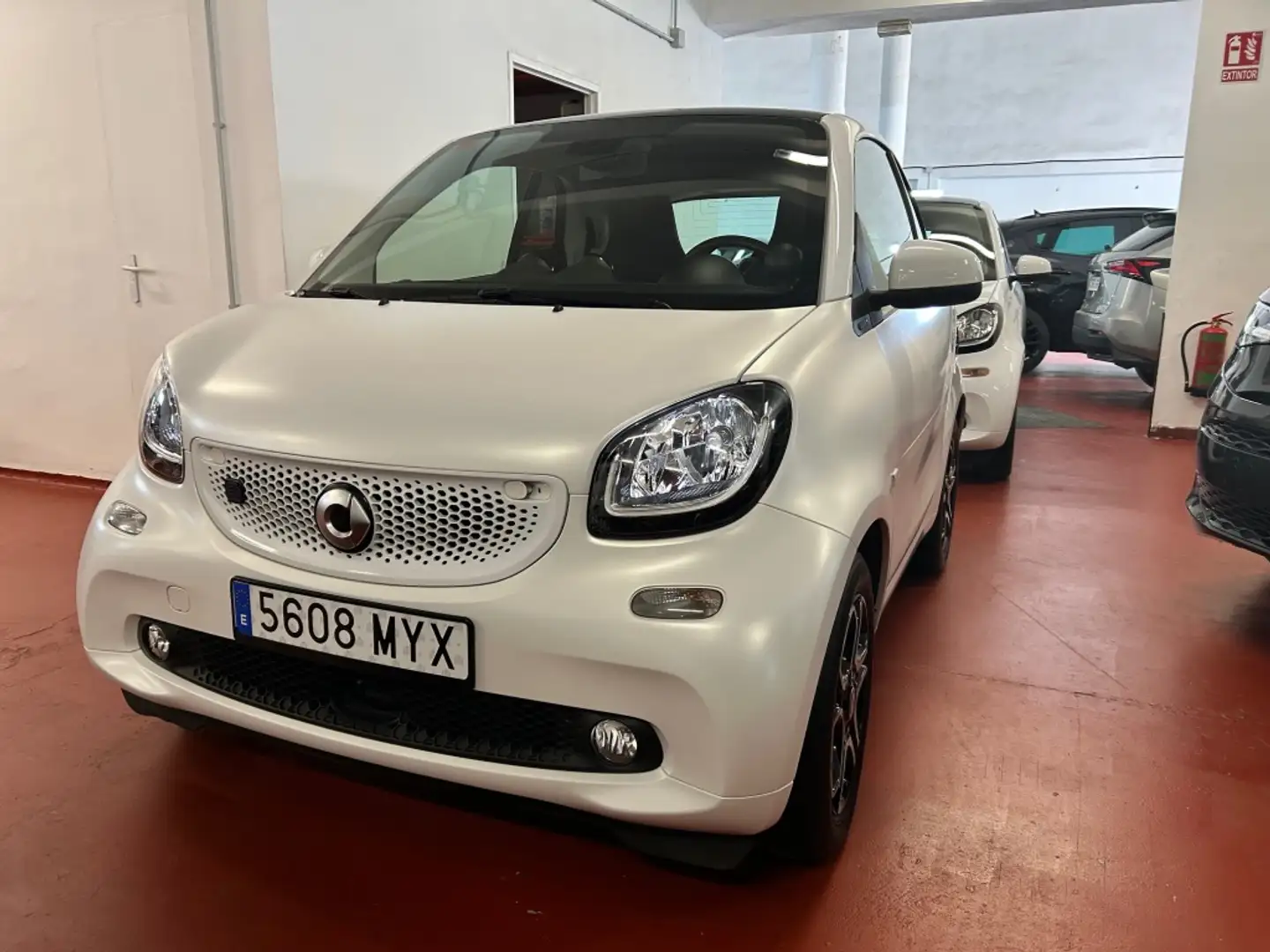 smart forTwo Cabrio EQ Passion Weiß - 1