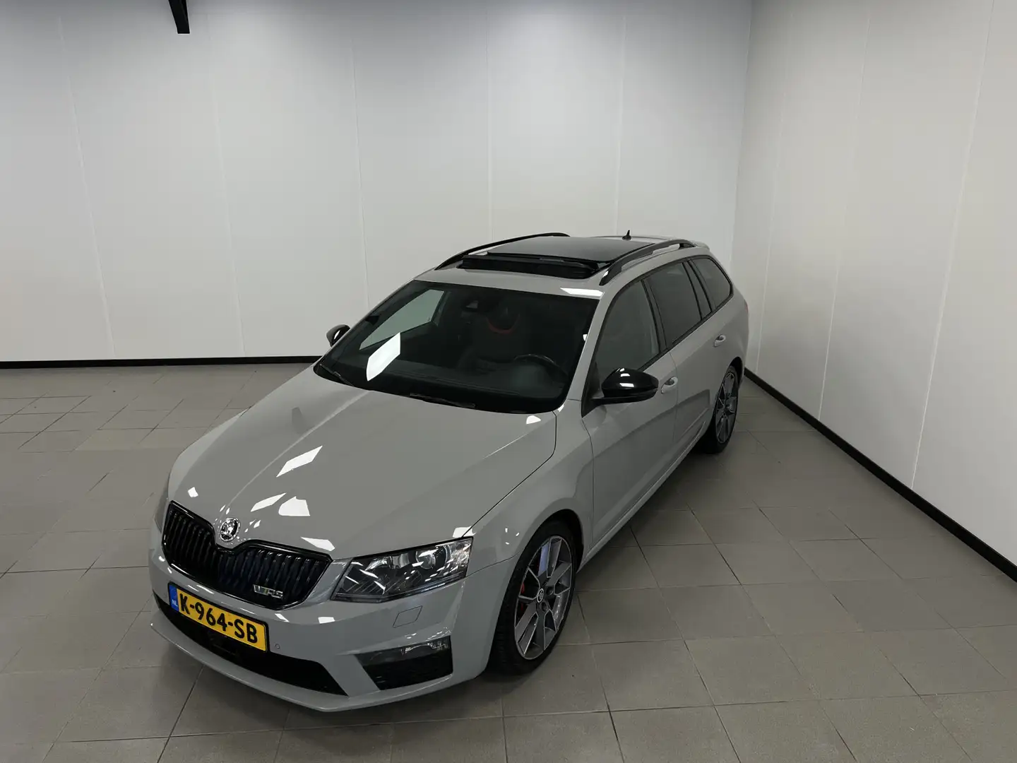 Skoda Octavia Combi 2.0 TDI RS /184PK / AUTOMAAT / LEDER / PANOD Gris - 2