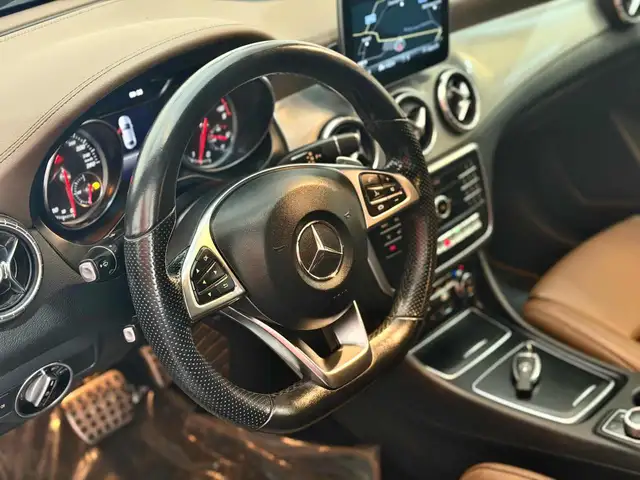 Mercedes-Benz Cla view 10
