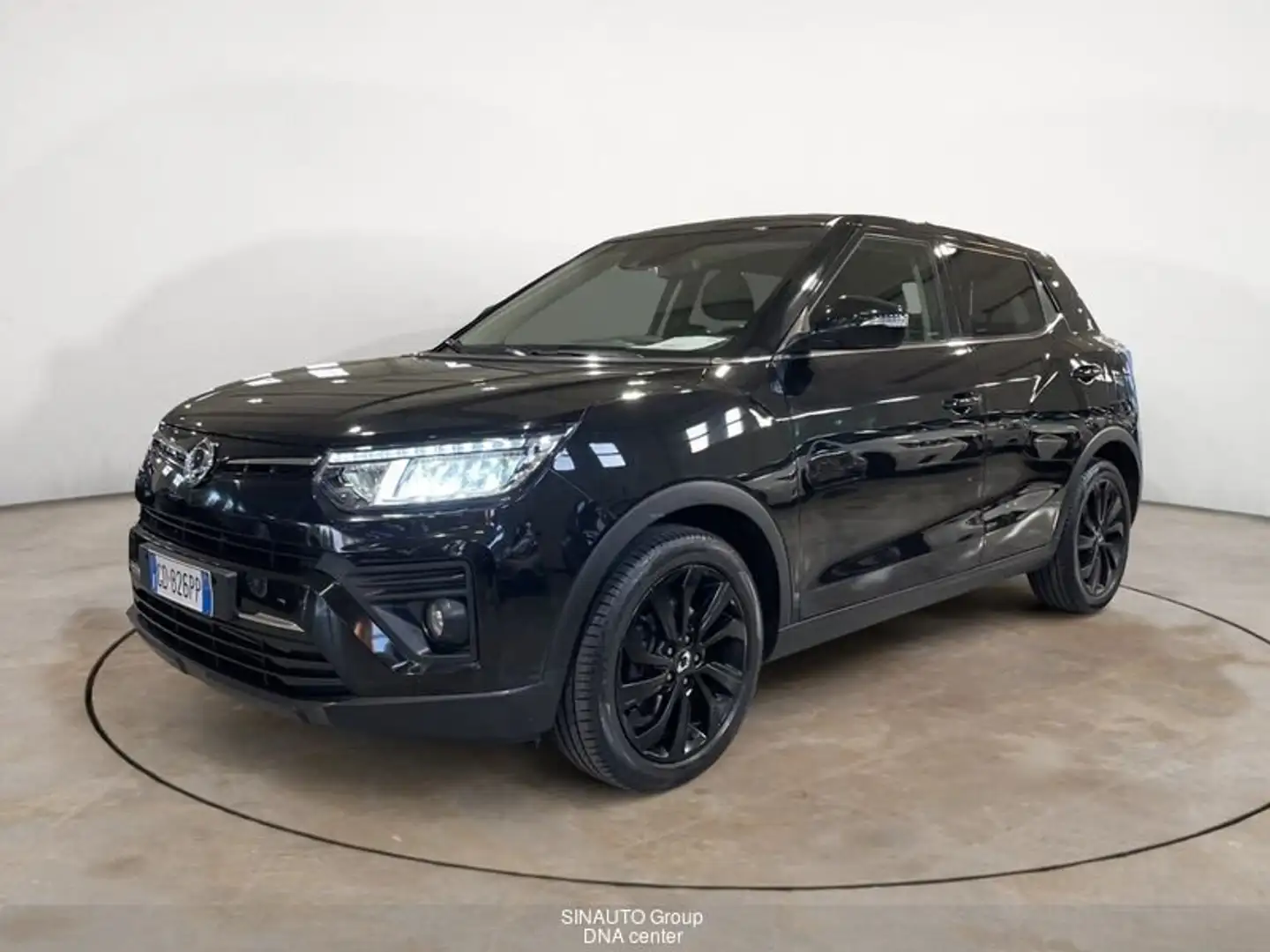 SsangYong Tivoli 1.6 diesel 2WD Exclusive Černá - 1