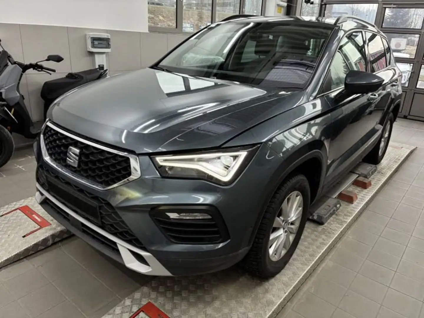 SEAT Ateca Style 1.5 TSI ACT DSG Grau - 1