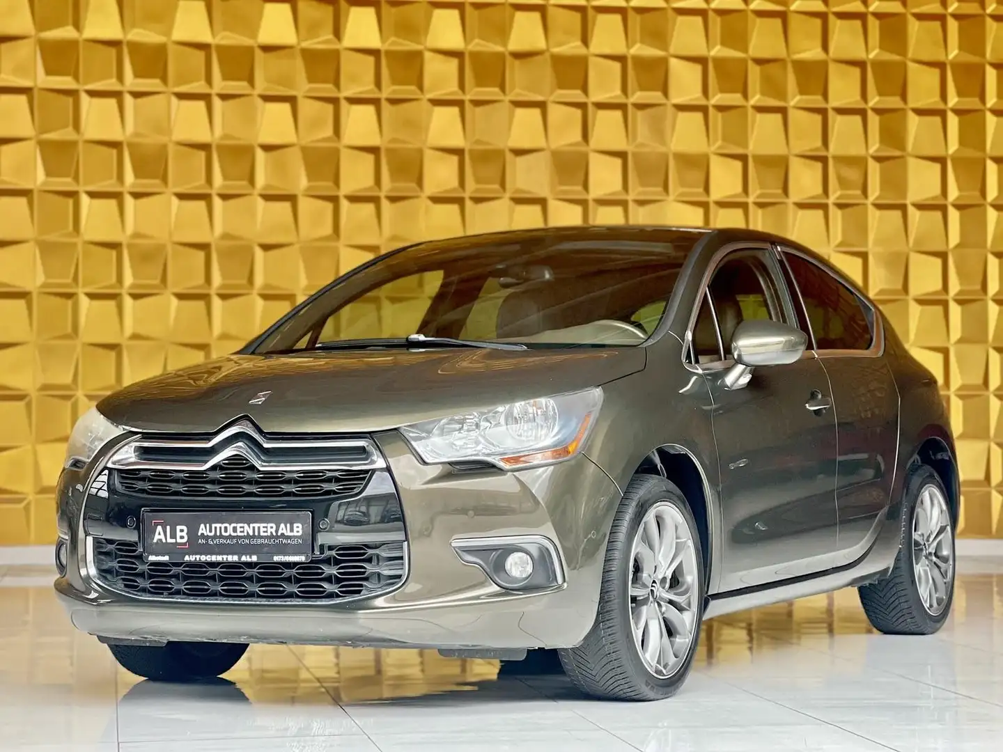 Citroen DS4 SoChic /AUTOMATIK/NAVI/LEDER/TEMPOMAT/EURO 5 Коричневий - 1