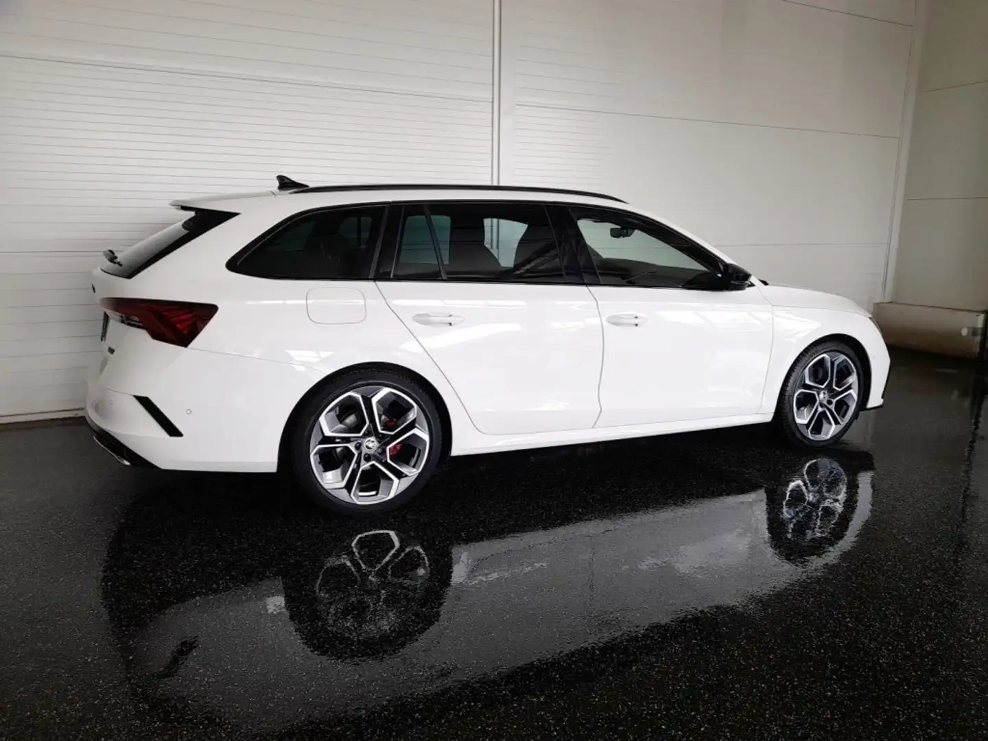 Skoda Octavia Combi "RS PLUS" 4x4 2,0 TDI DSG *19 ZOLL / RS EXKLUSIV INTERIEUR / MATRIX-LED / DCC / MASSAGE & MEMORY / HEAD-UP* Weiß - 2