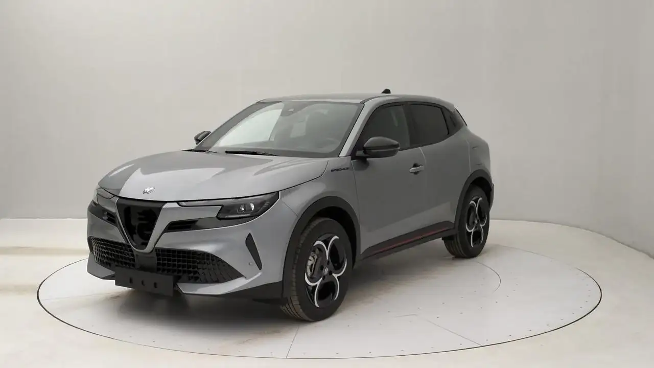 Alfa Romeo Junior 1.2 ibrida Speciale 145cv edct6 2025 — миниатюра 1