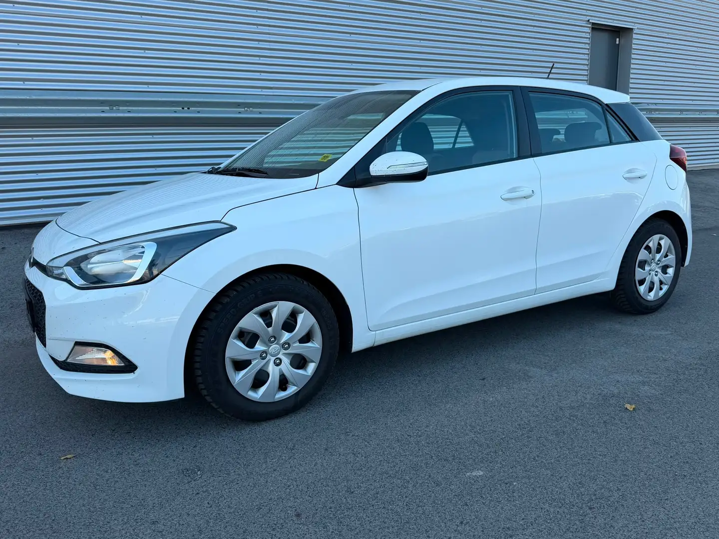Hyundai i20 1,25 Life ID:125 Weiß - 2