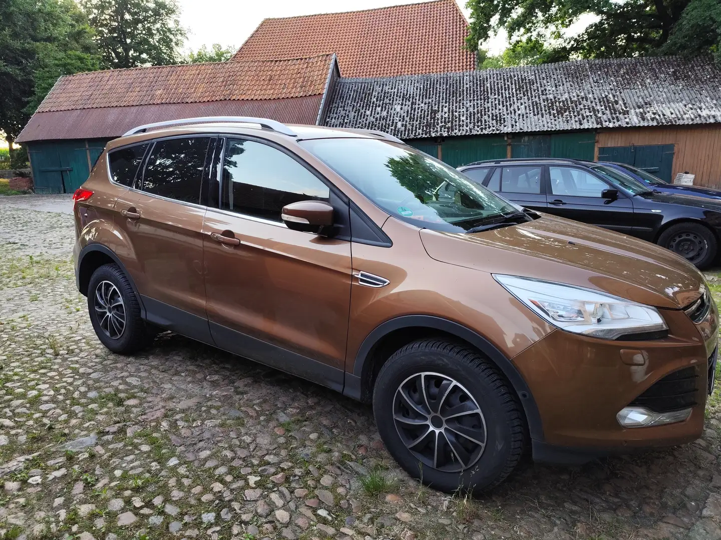 Ford Kuga Kuga 2.0 TDCi 4x4 Aut. Titanium Bronze - 2