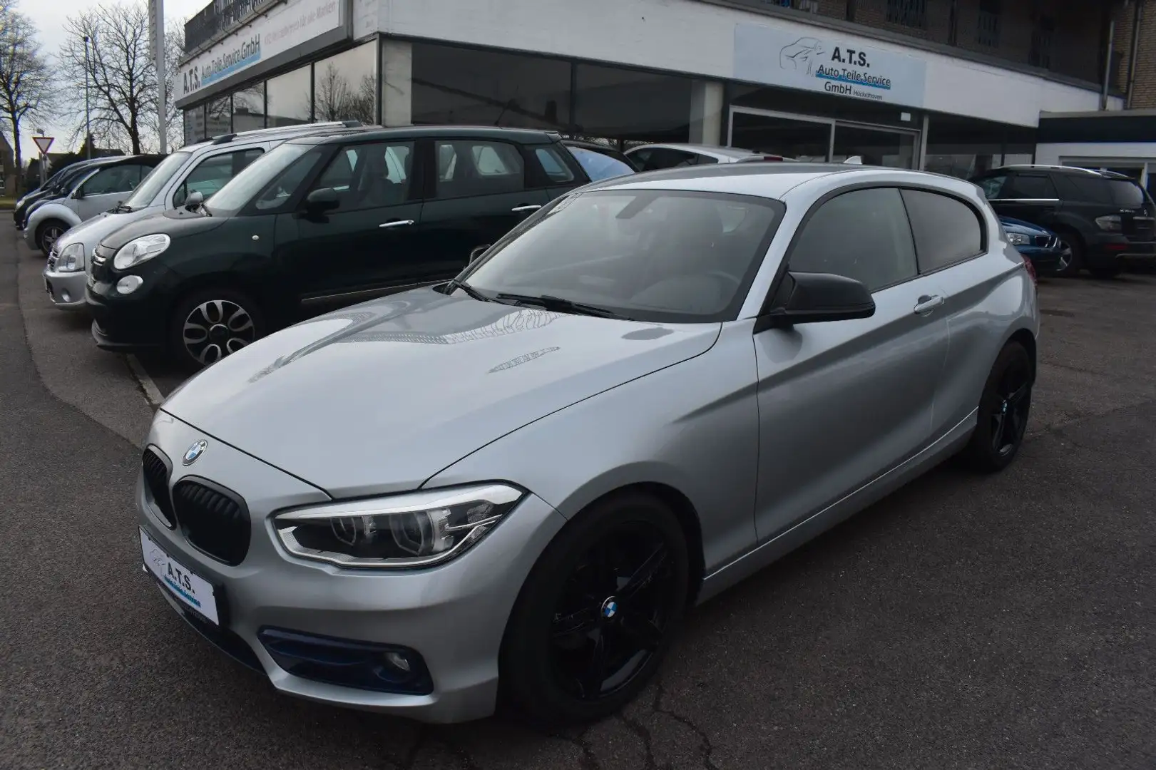BMW 116 d Efficient Dynamics SPORT*NAVI*SITZHZ*LEDER Silber - 1