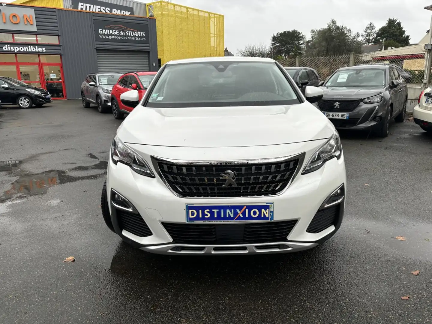 Peugeot 3008 1.2i - 130 - EAT8 - Allure + Attelage Weiß - 2