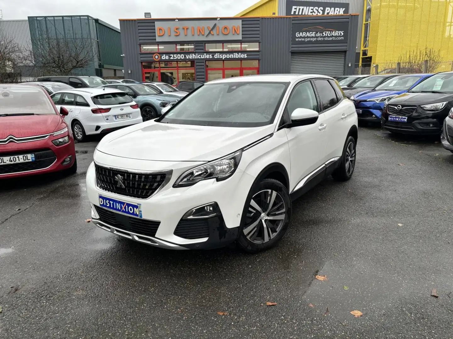 Peugeot 3008 1.2i - 130 - EAT8 - Allure + Attelage Weiß - 1