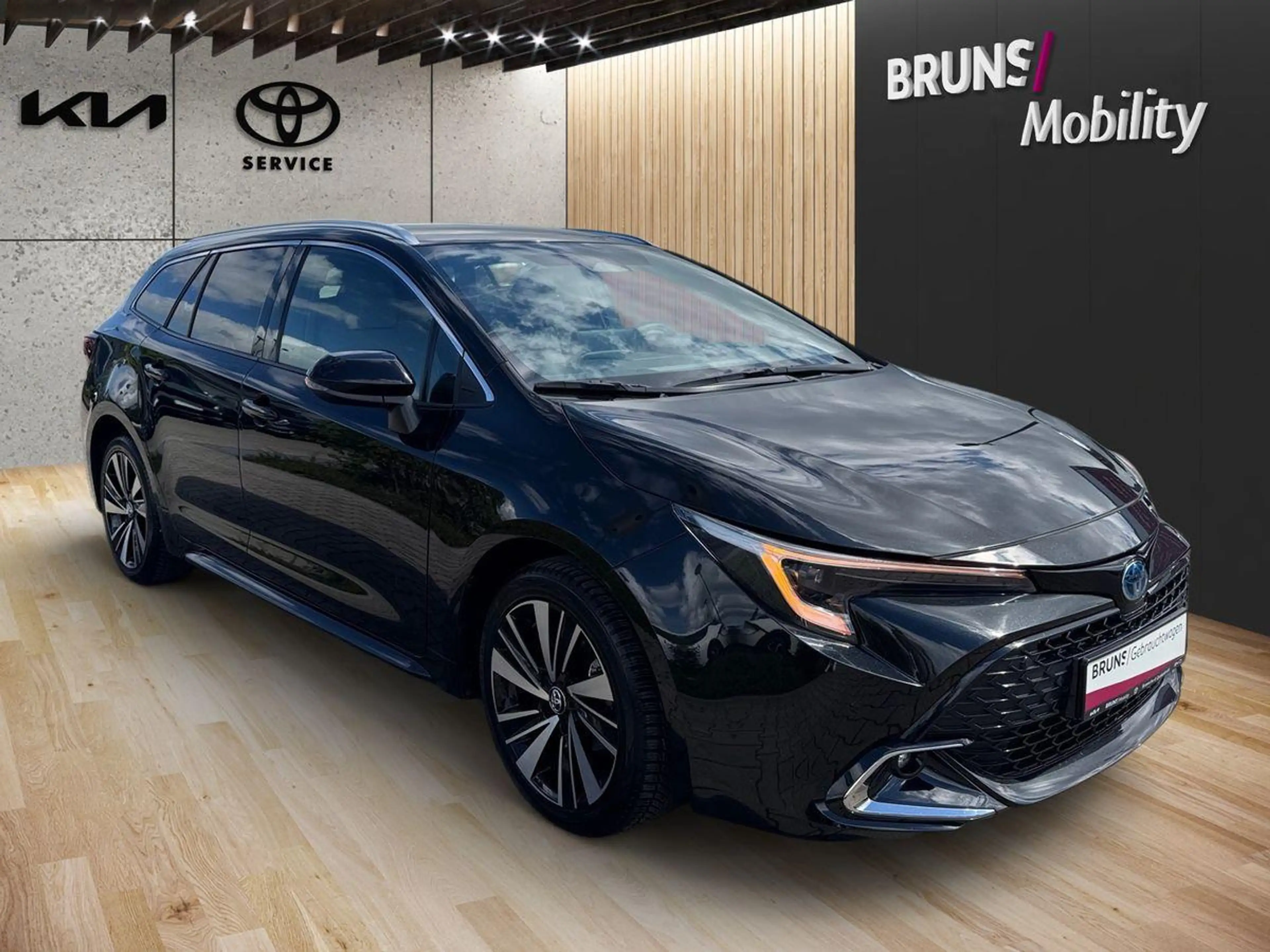 Toyota Corolla Touring Sports 1.8 Hybrid Teamplayer — photo 3