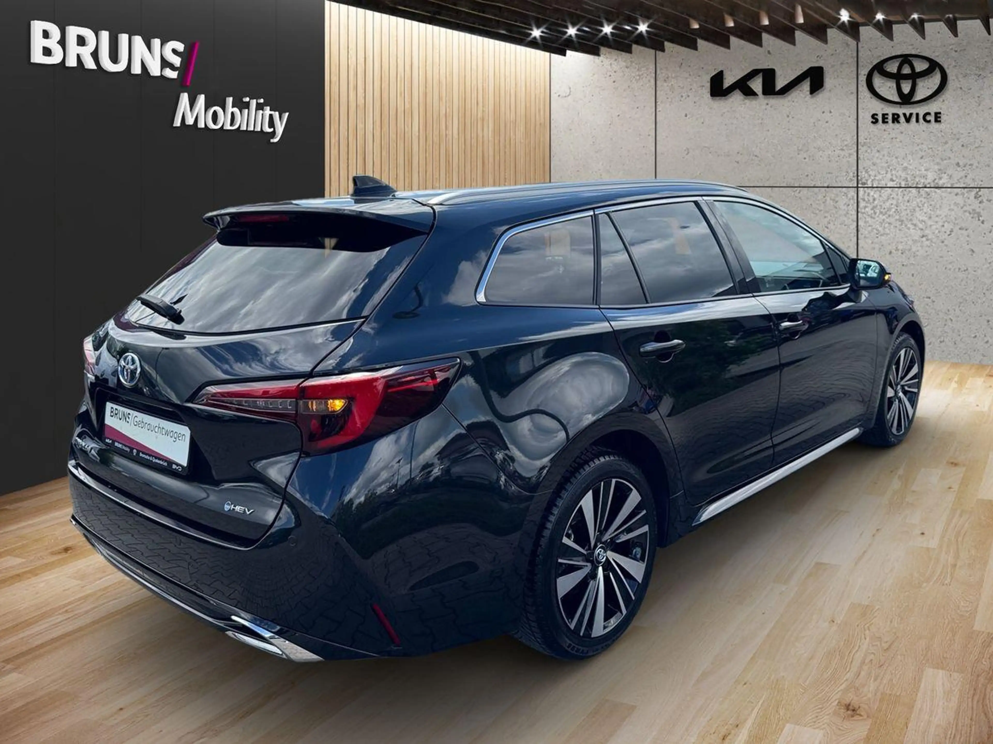 Toyota Corolla Touring Sports 1.8 Hybrid Teamplayer — photo 4