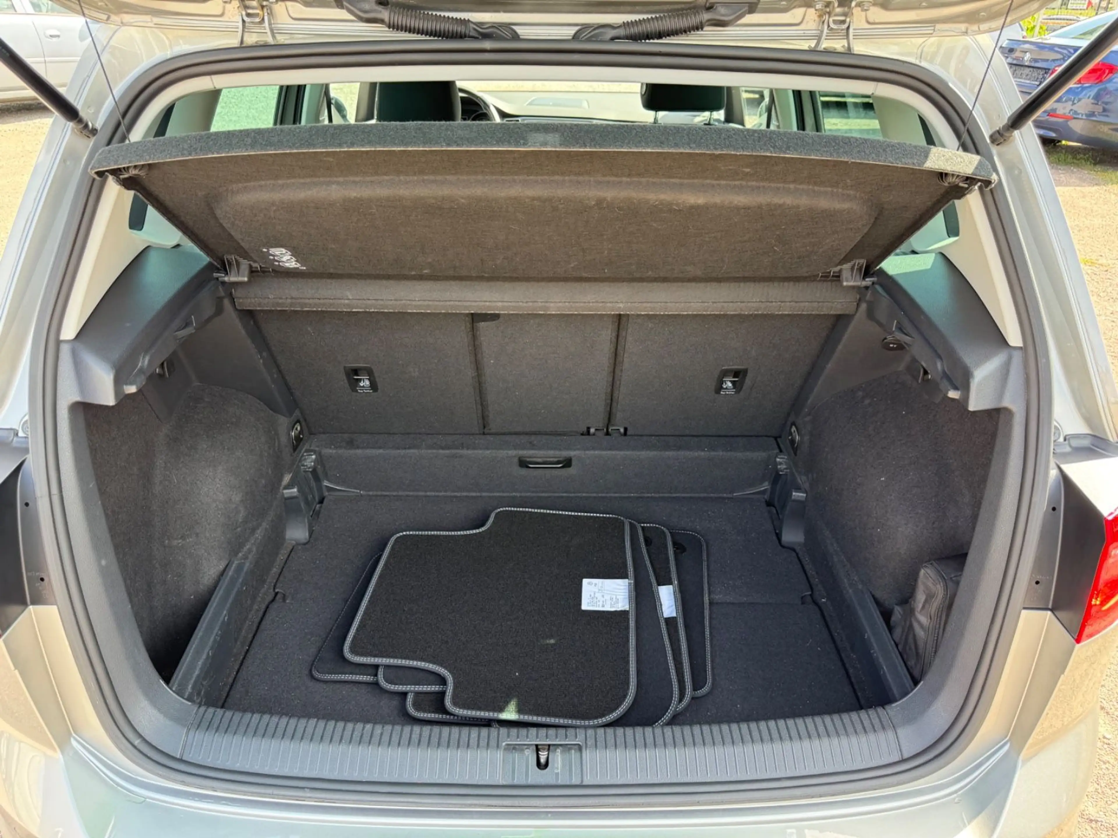 Volkswagen Golf Sportsvan 1.2 TSI 110 PS Lounge 1. Hand — photo 13