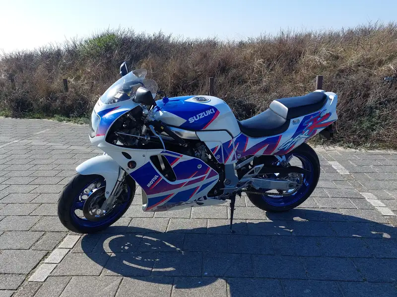Suzuki GSX-R 750 - foto 8