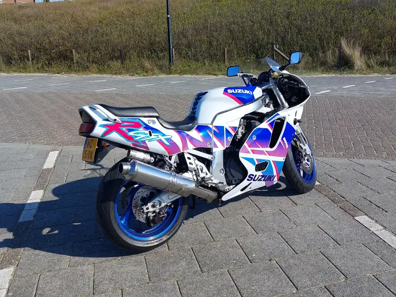Suzuki GSX-R 750 - foto 5