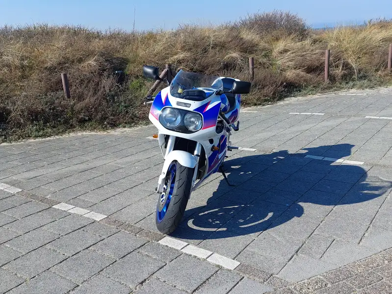 Suzuki GSX-R 750 - foto 3