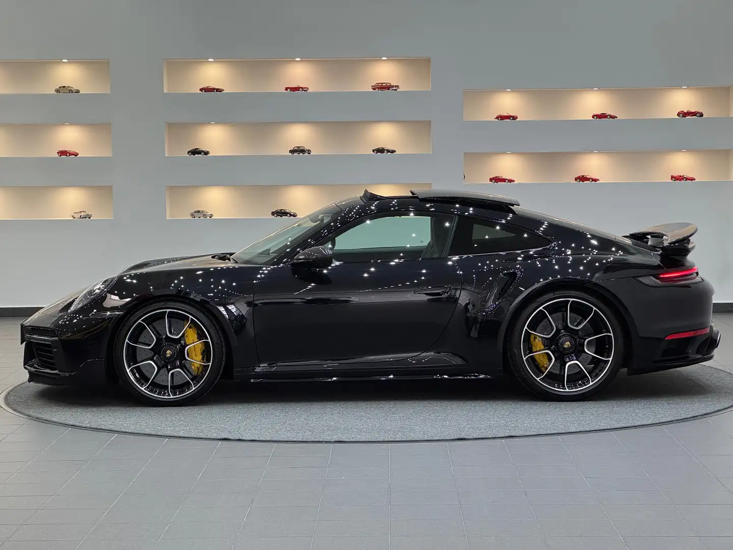 Porsche 992 911 Turbo *Keramik-Bremse*Burmester*Carbon-Paket* Schwarz - 2