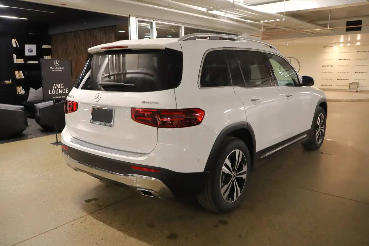 Mercedes-Benz GLB снимка Mercedes-Benz GLB