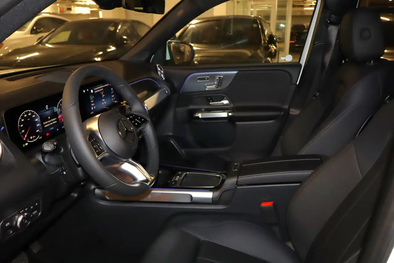 Mercedes-Benz GLB снимка Mercedes-Benz GLB