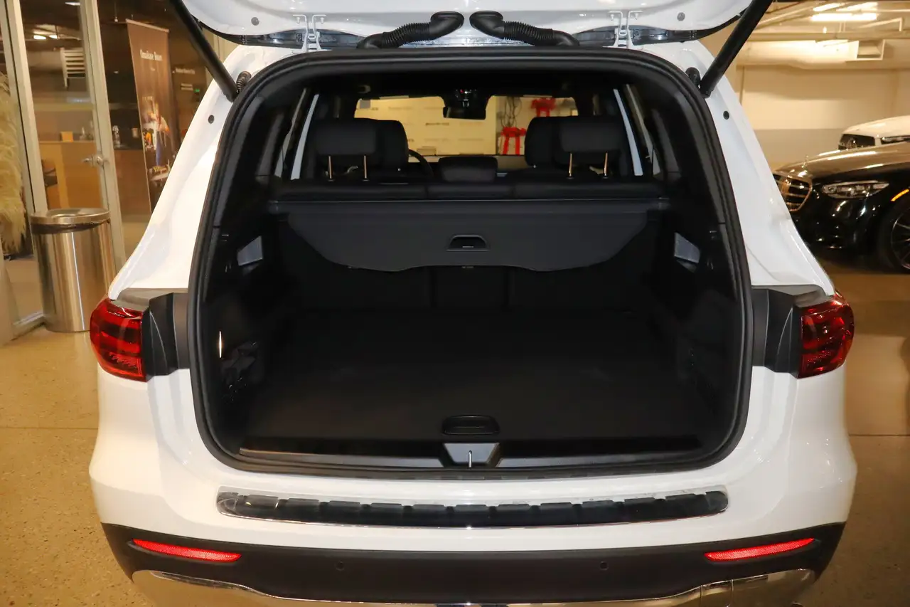 Mercedes-Benz GLB снимка Mercedes-Benz GLB