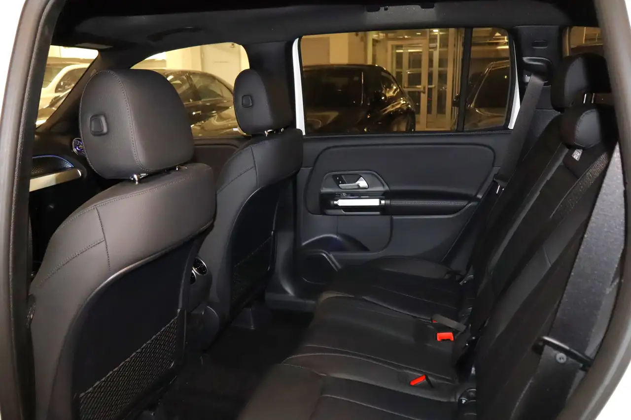 Mercedes-Benz GLB снимка Mercedes-Benz GLB