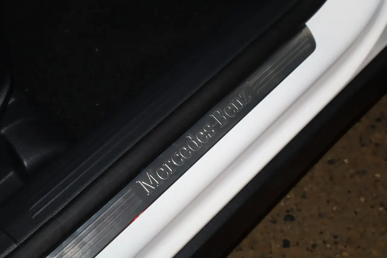 Mercedes-Benz GLB снимка Mercedes-Benz GLB