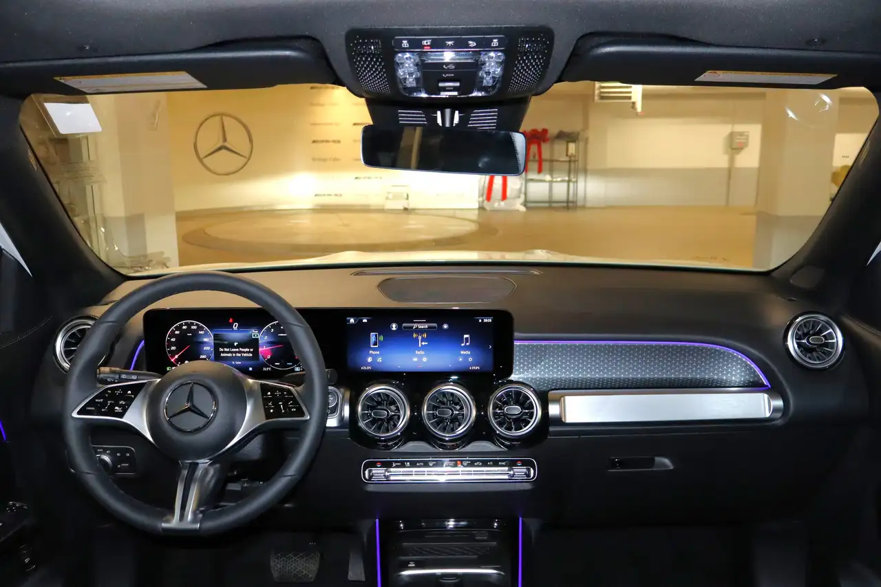 Mercedes-Benz GLB снимка Mercedes-Benz GLB
