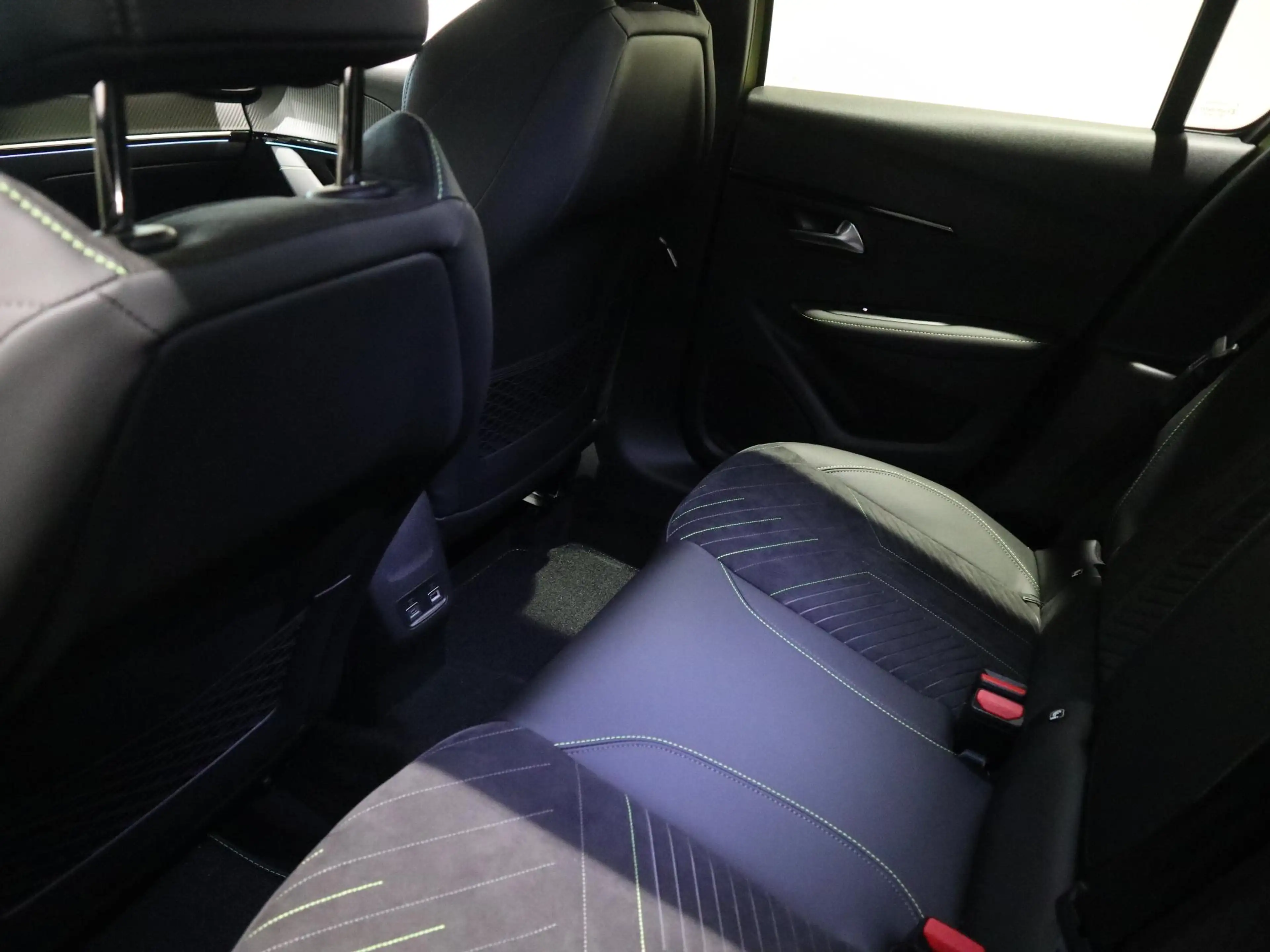 Peugeot e-208 GT 51 kWh - SPORTSTOELEN - APPLE CARPLAY/ANDROID A — photo 8